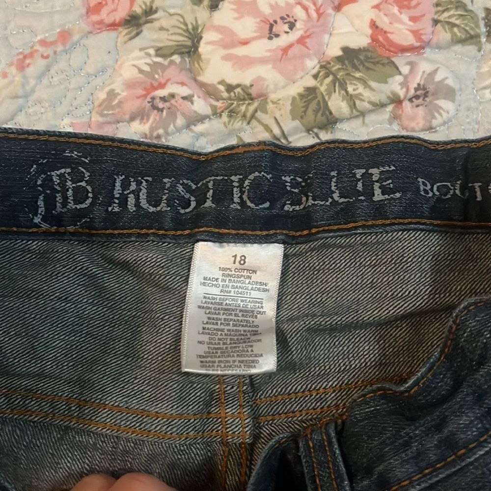 Rustic blue boot, cut jeans - Picture 4 of 5
